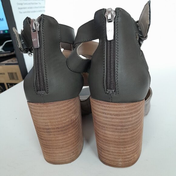 Women’s Marc Fisher Gray Suede Back Zip Peep Toe Block Heel Ankle Strap Size 10M - Picture 3 of 8